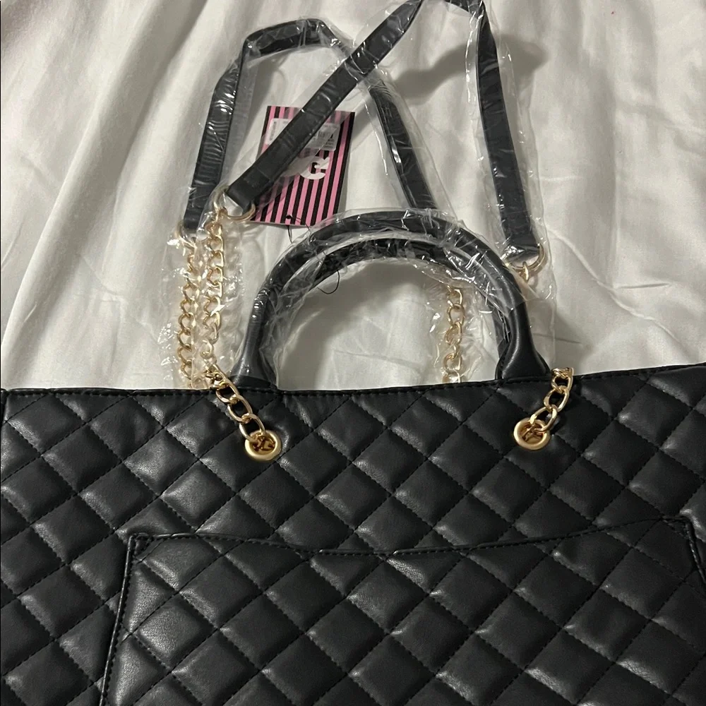 GG Collection Black Quilted Travel Bag - Picture 5 of 10